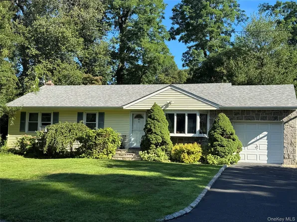 89 E 25th Street, Huntington Station, NY 11746