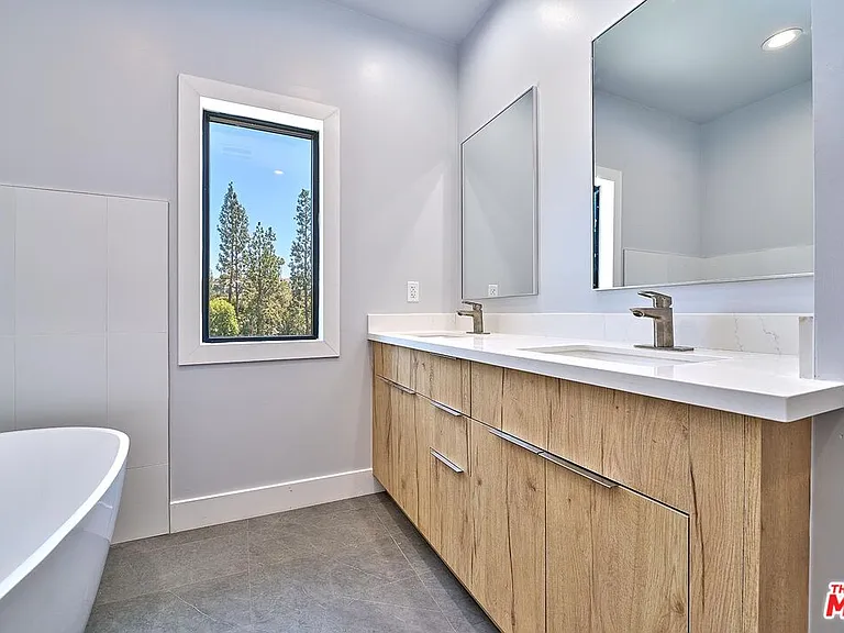 102 Marion Blvd — Photo 34