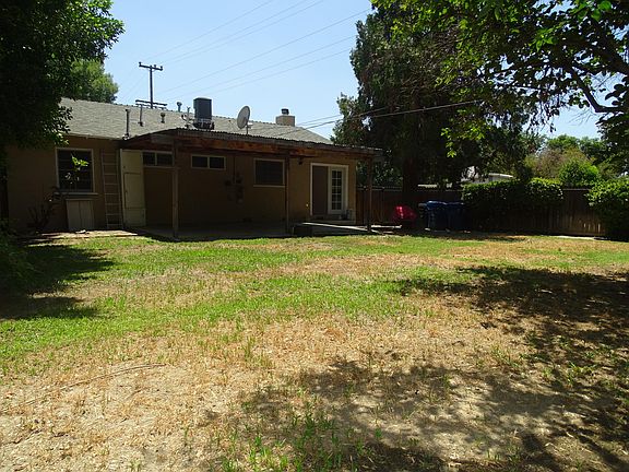 3rd image of 22457 Clarendon St
