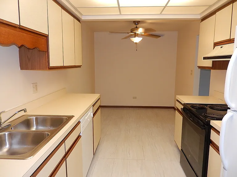 805 Oakton St — Photo 15