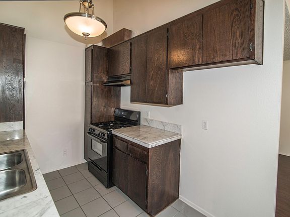 3rd image of 11545 Moorpark St APT 217