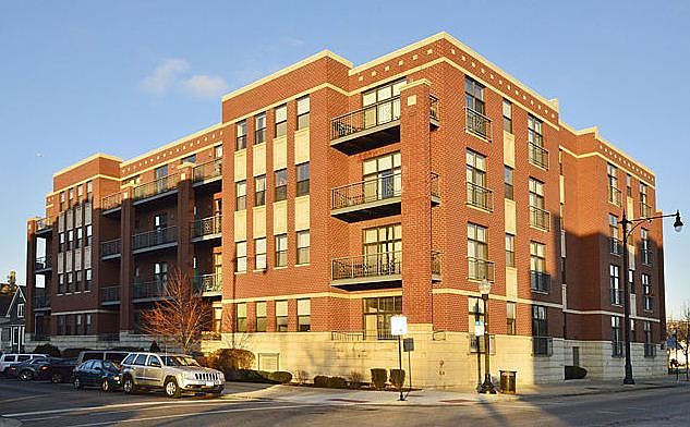 1st image of 4011 N Francisco Ave Unit 302