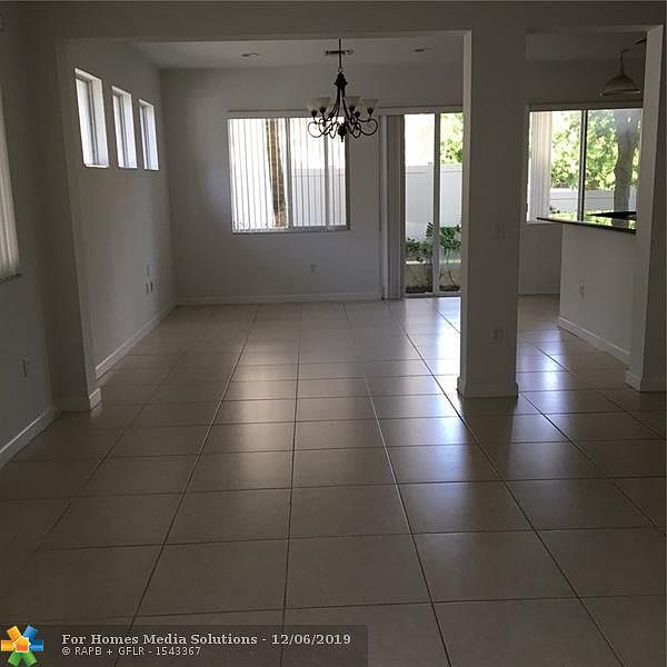 1st image of 141 SE 7th Ave #141