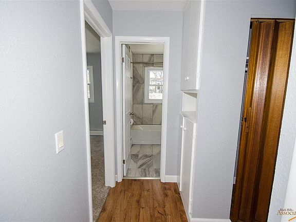 4th image of 107 Montana St