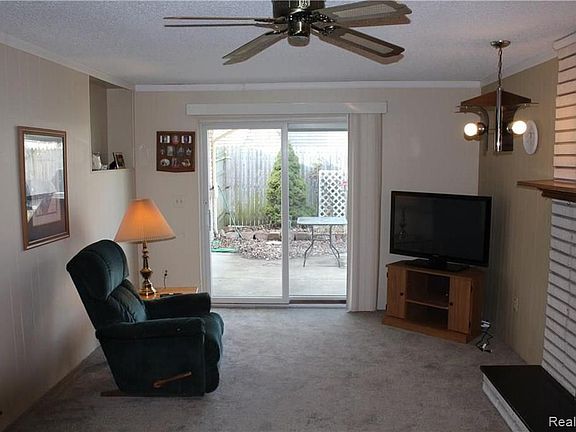 5th image of 39752 Edmundton Dr