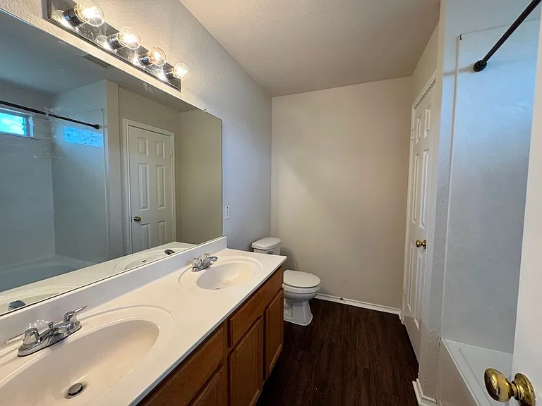 113 Salado Dr — Photo 24