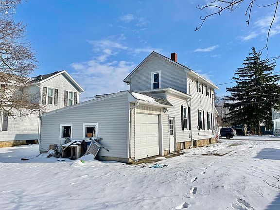 3rd image of 115 Wood St