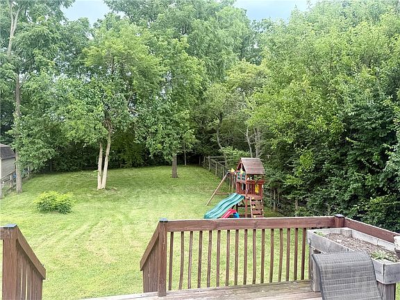 3rd image of 110 Waterstone Dr