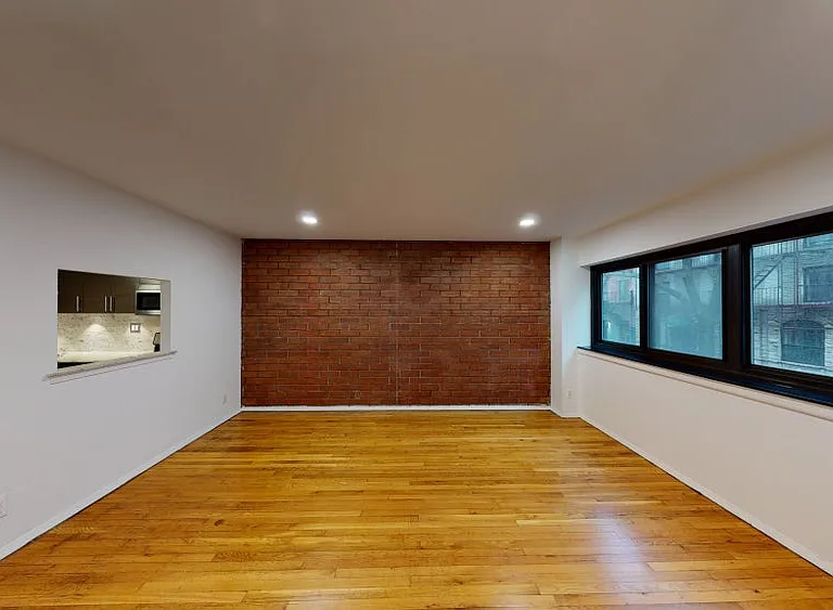 10 Jones St #2F — Photo 3