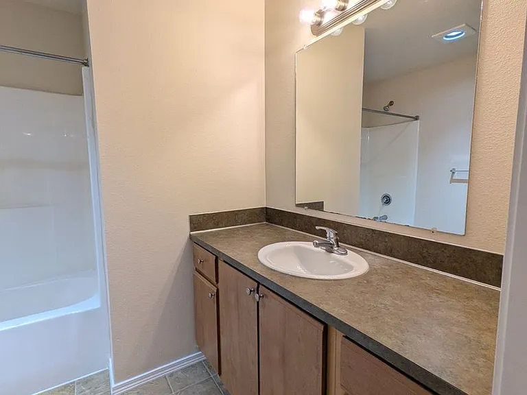 Wellesley Park Apartments — Photo 127