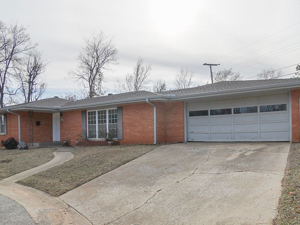 1st image of 906 Carey Dr