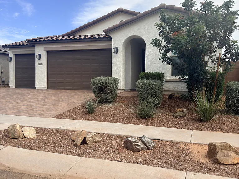 17856 W Red Fox Rd — Photo 1