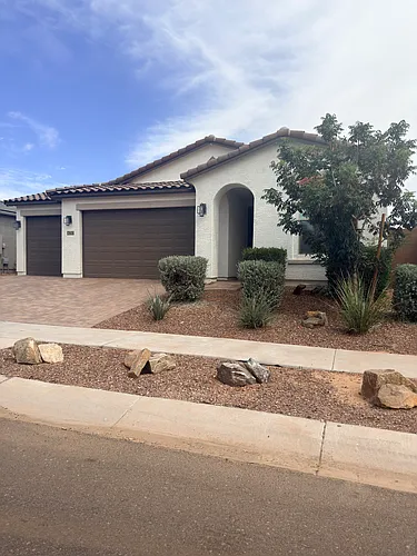 17856 W Red Fox Rd Photo 1