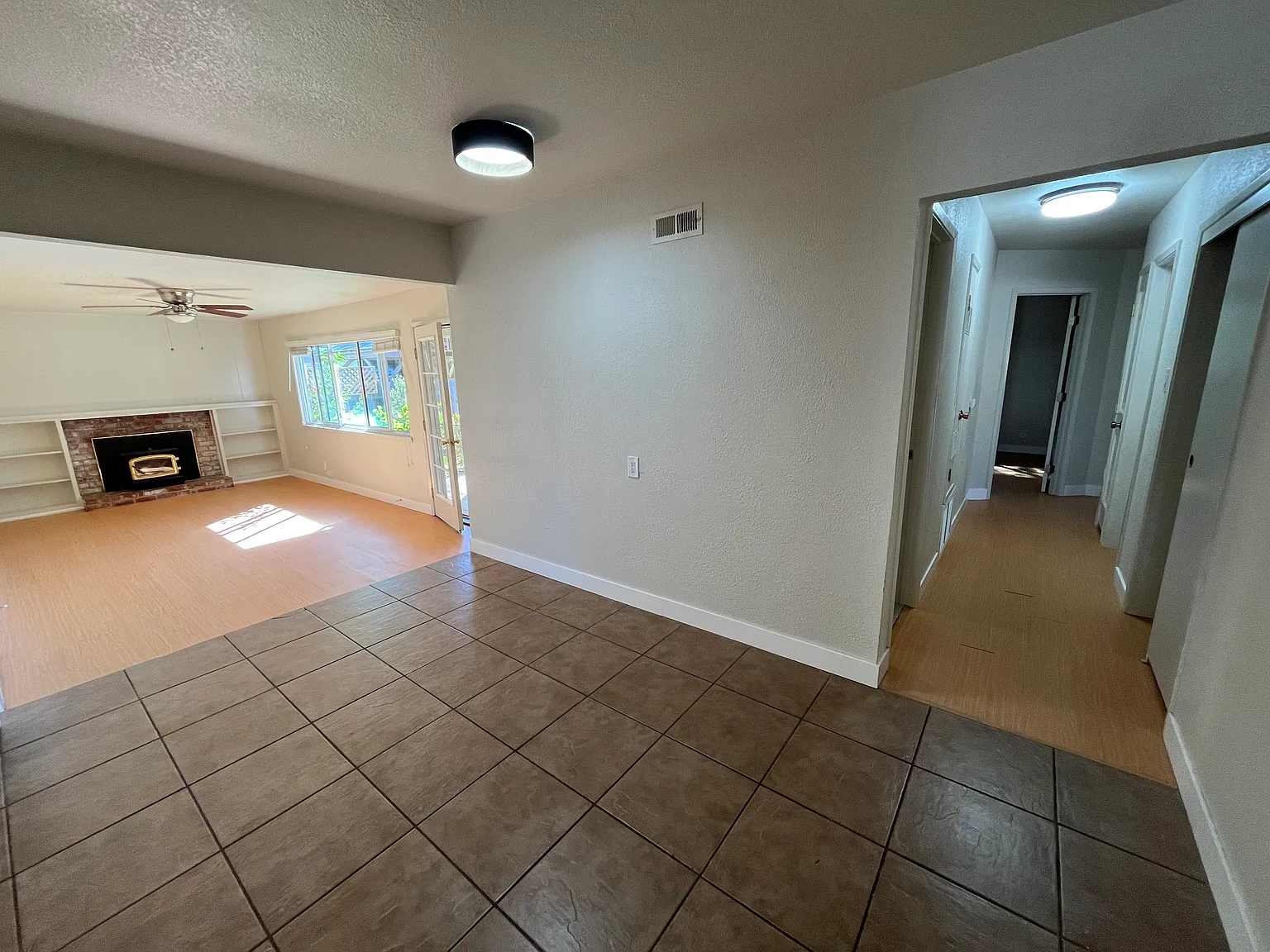 3 bed, 1365 sqft, $3,800 — Photo 4