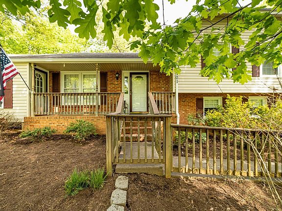 3rd image of 101 Valleywood Dr