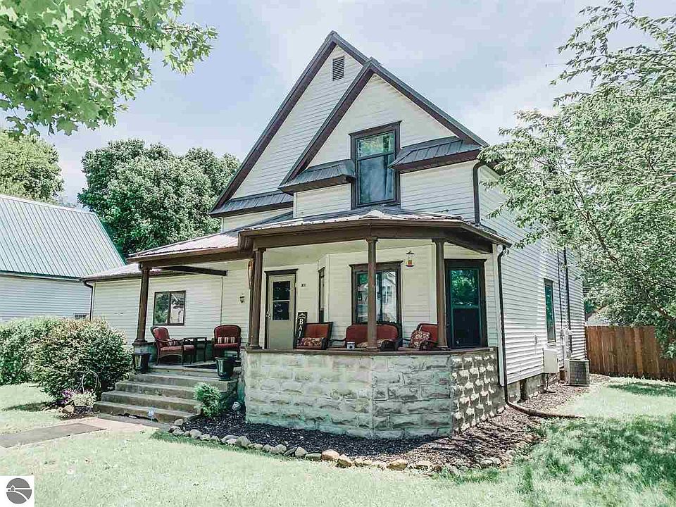 1st image of 311 W Orchard Ave