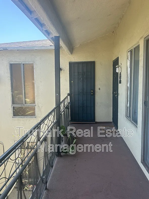 1 bed, 1.0 bath, $2,100 — Photo 3