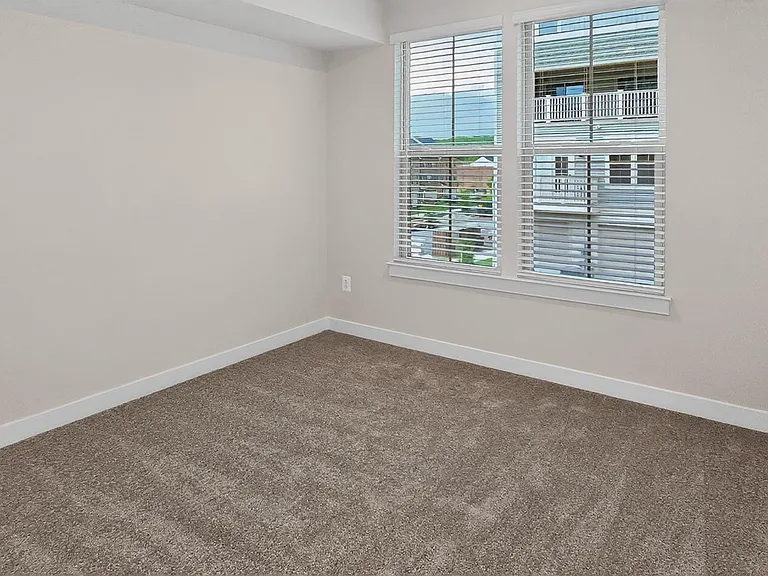 2542A Verona Pl — Photo 25