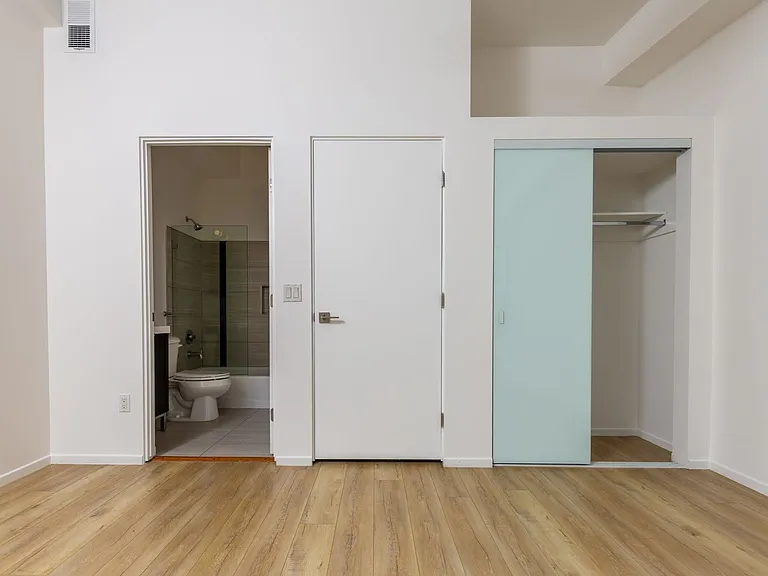 Echo Designer Loft Apartments — Photo 39