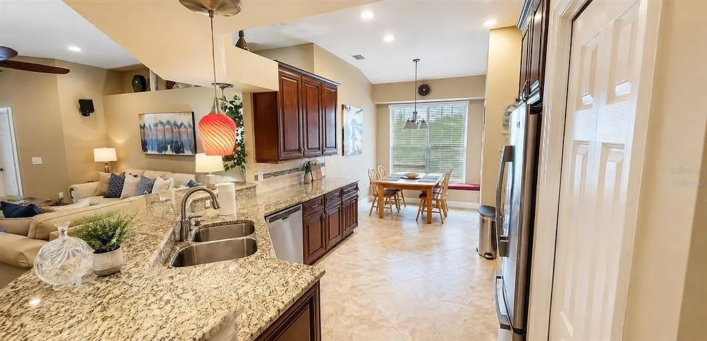 4 bed, 2.0 bath, 2060 sqft, $2,700 — Photo 3