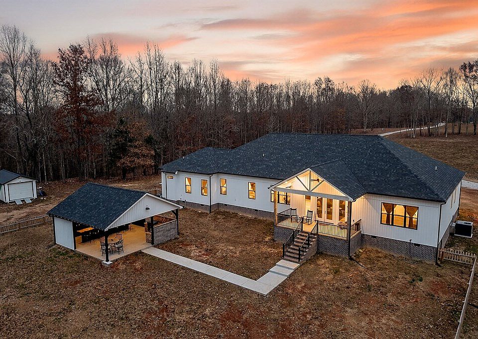 3rd image of 377 Margot Dr
