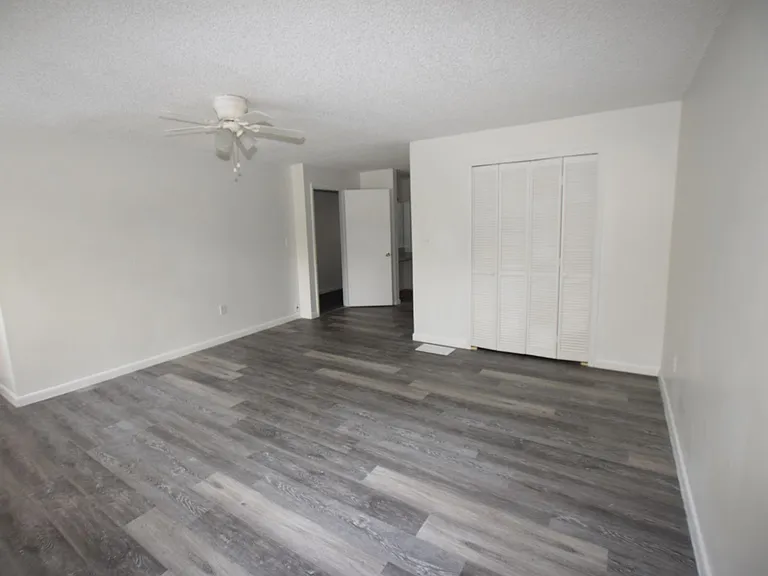 908 Sumter St — Photo 19