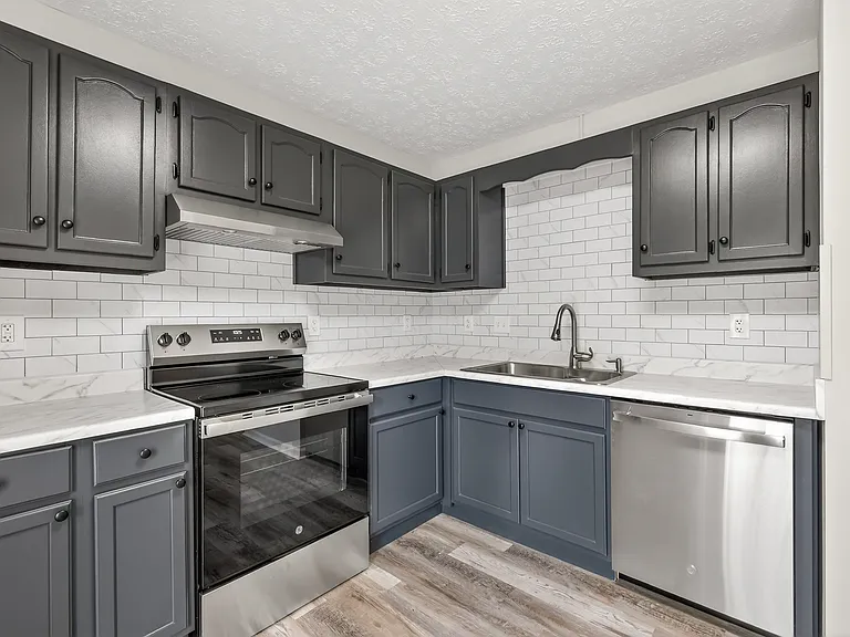 601 E Grundy St #B — Photo 13