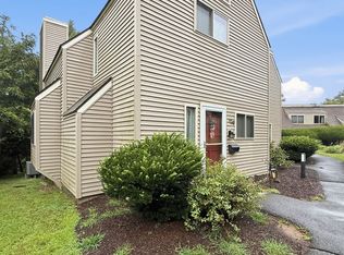 129 Library Ln #129, Simsbury, CT 06070