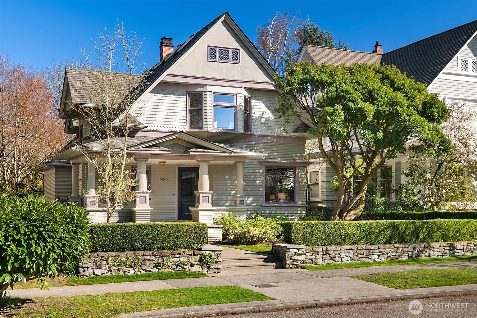 952 16th Avenue E photo 1