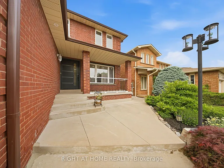 29 Sunforest Dr — Photo 6