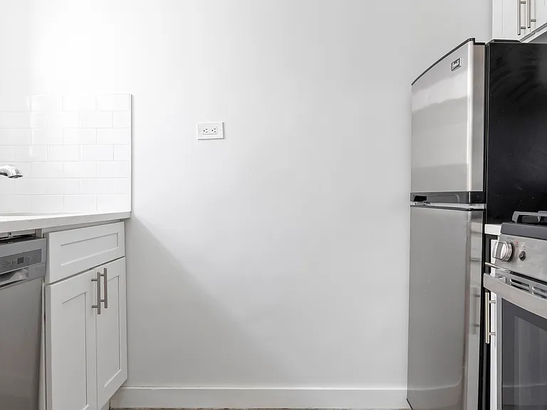245 E 37th St #3G — Photo 10