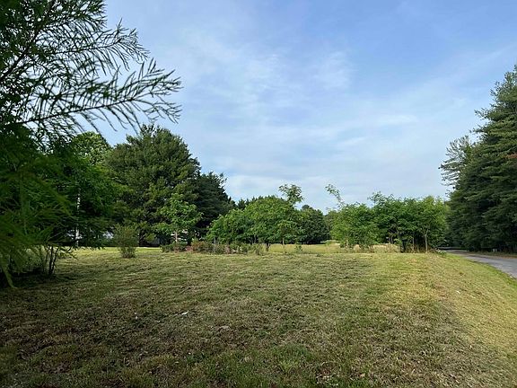 3rd image of 110 Lake Hollow Rd