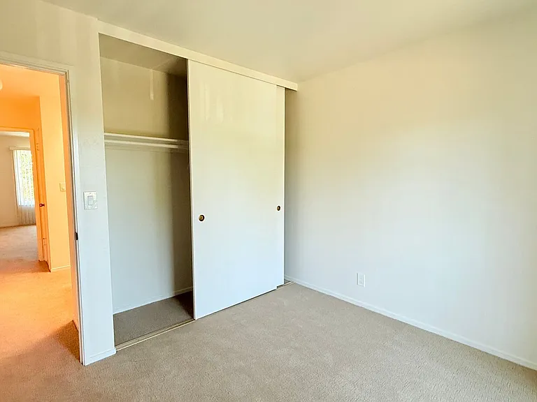 1033 Fontana Dr — Photo 20