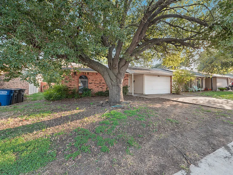 556 Cumberland Dr — Photo 2