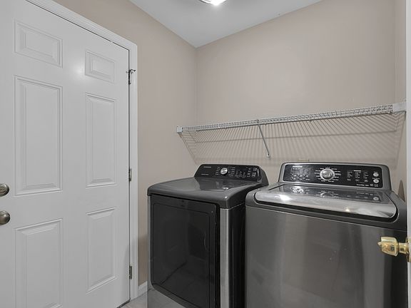3rd image of 1104 Crestfield Dr