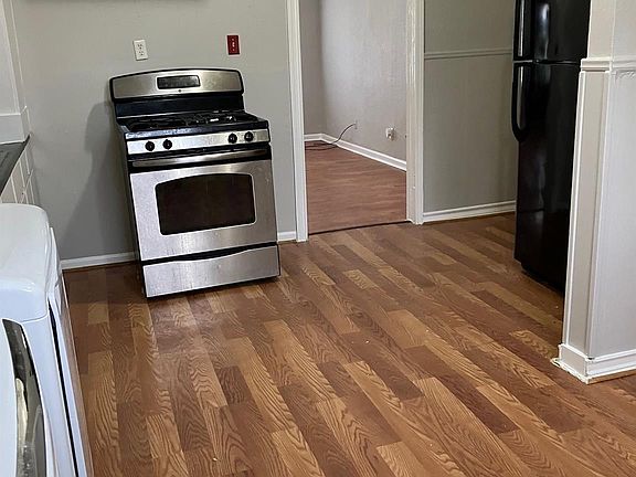 3rd image of 3445 Mount Pleasant St