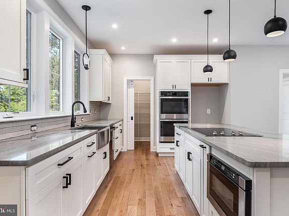 2nd image of 819 Cherry Ln