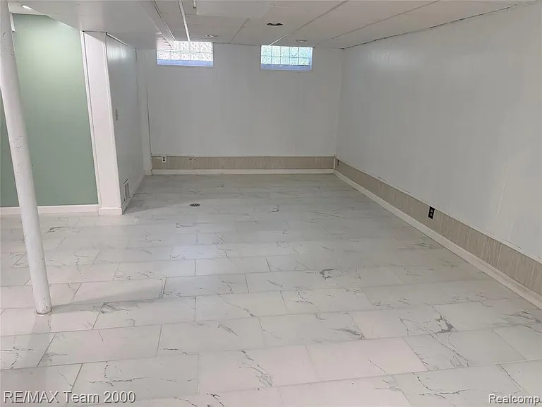 22959 Cleveland St — Photo 9
