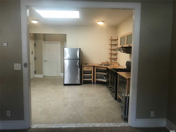 5th image of 21440 Hillside Ave