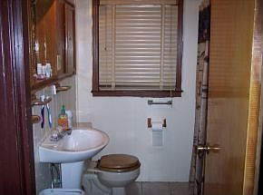 5th image of 210 Katherine St