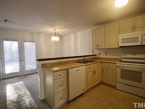 5th image of 803 Gatehouse Ln