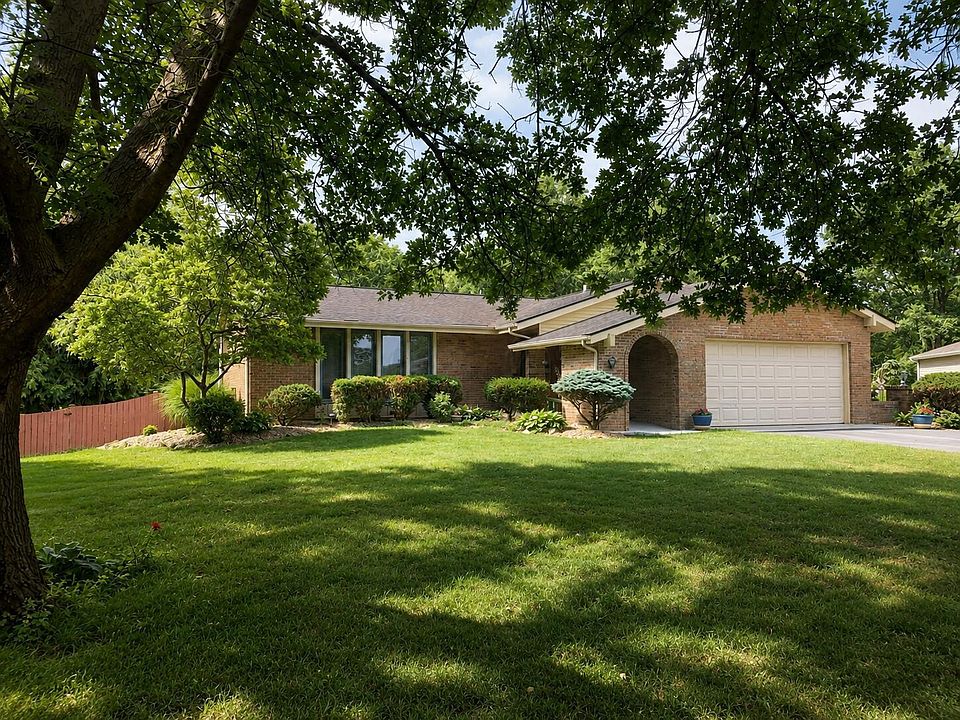 1st image of 300 Heather Ln