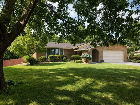 300 Heather Ln, Powell, OH 43065