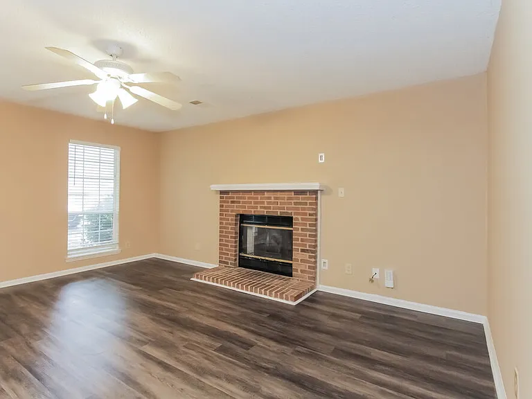 8307 Houndstooth Dr — Photo 8