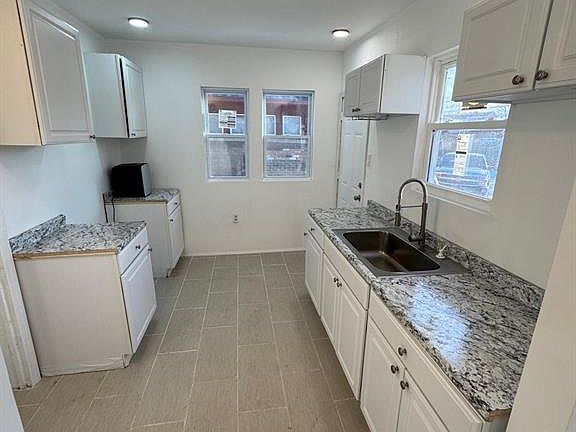 2nd image of 4707 Buckingham Ave