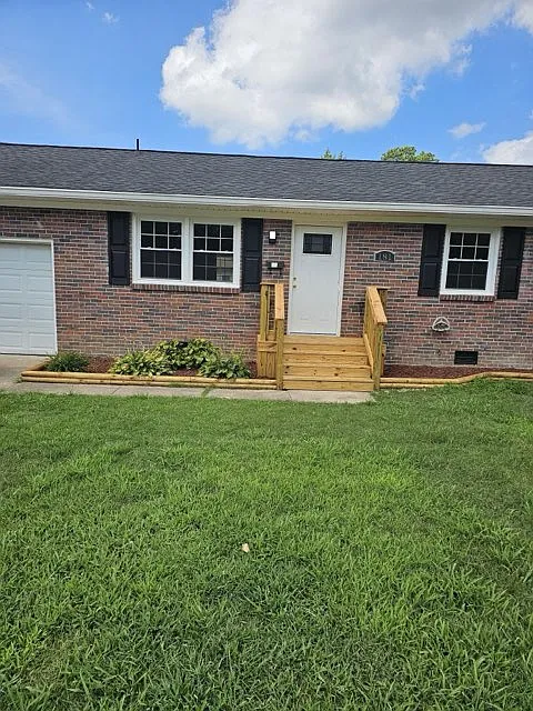 3 bed, 1000 sqft, $1,995 — Photo 1
