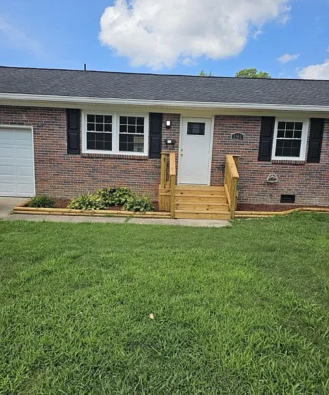 181 Spaulding Dr — Photo 1