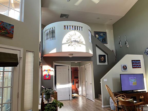 3rd image of 1533 Crest View Way APT 9