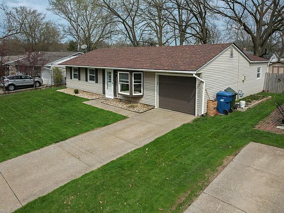 4th image of 1371 Hollyview Dr