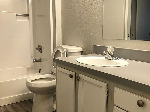 5th image of 104 Tacoma Blvd S Unit 6
